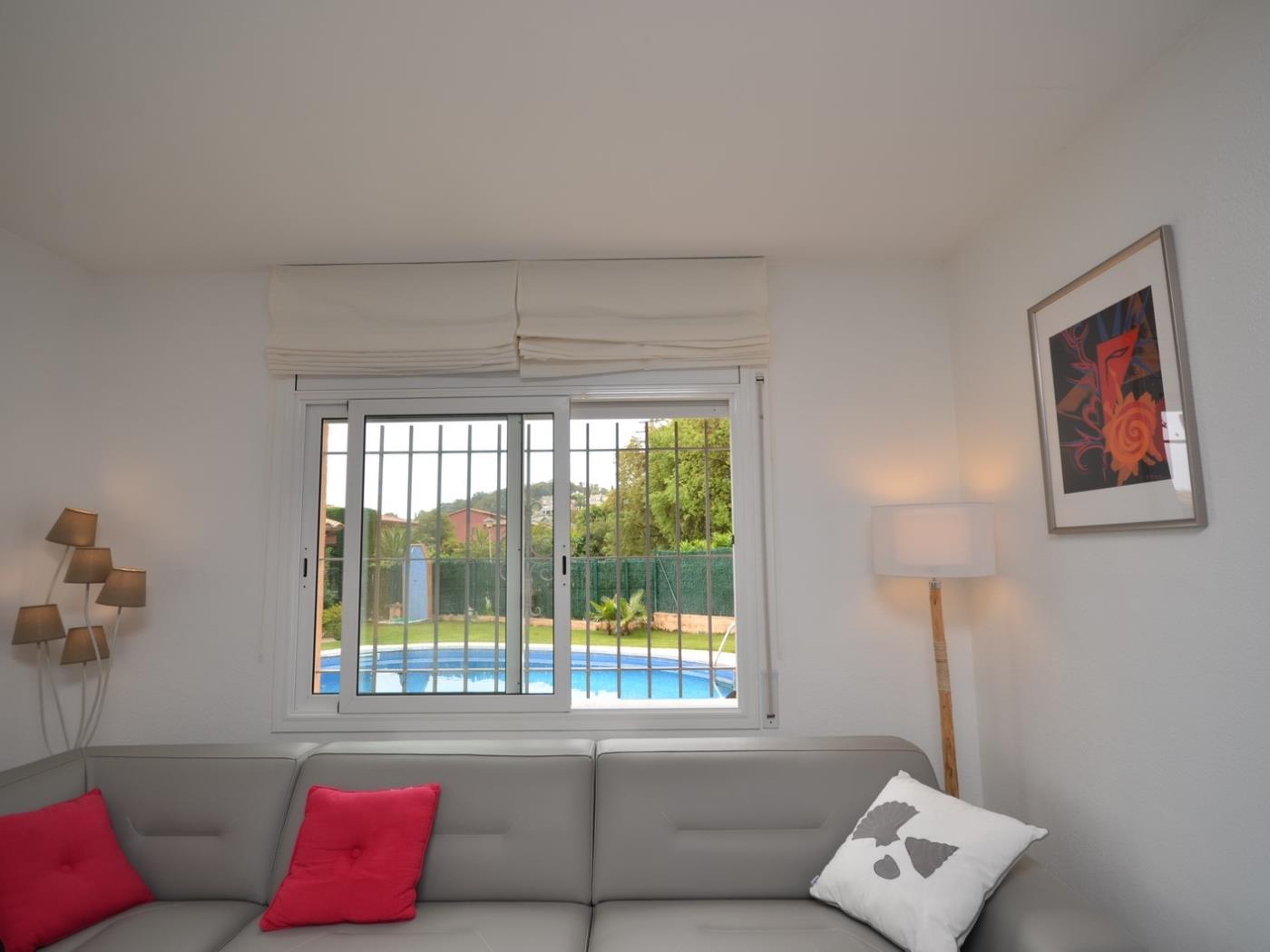 image VILLA CON PISCINA PRIVADA Y FANTASTICOS JARDINES 12