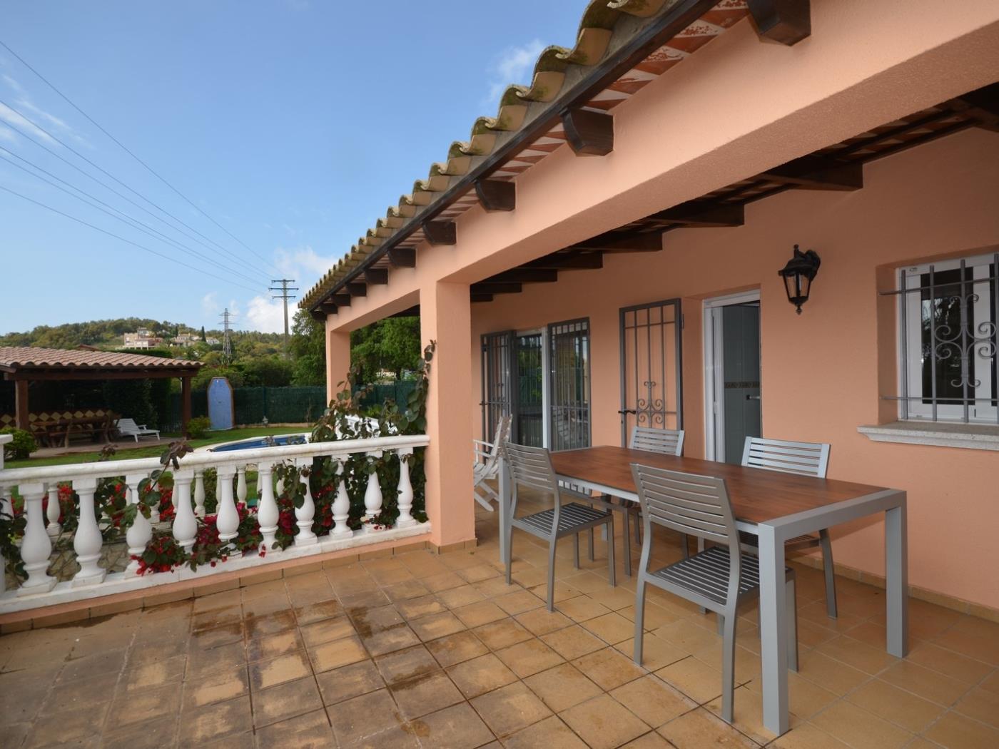 image VILLA CON PISCINA PRIVADA Y FANTASTICOS JARDINES 33