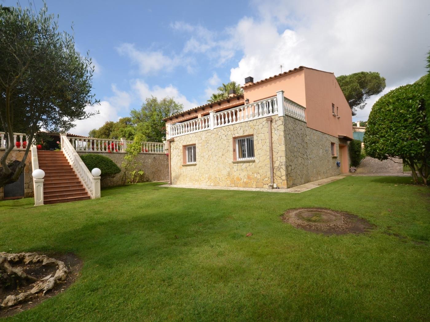 image VILLA CON PISCINA PRIVADA Y FANTASTICOS JARDINES 36