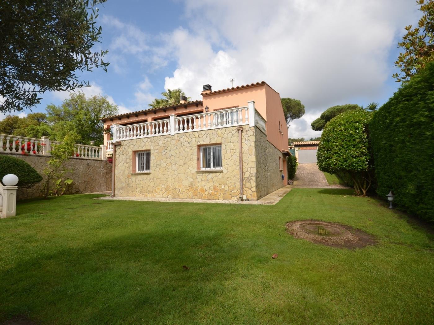 image VILLA CON PISCINA PRIVADA Y FANTASTICOS JARDINES 37