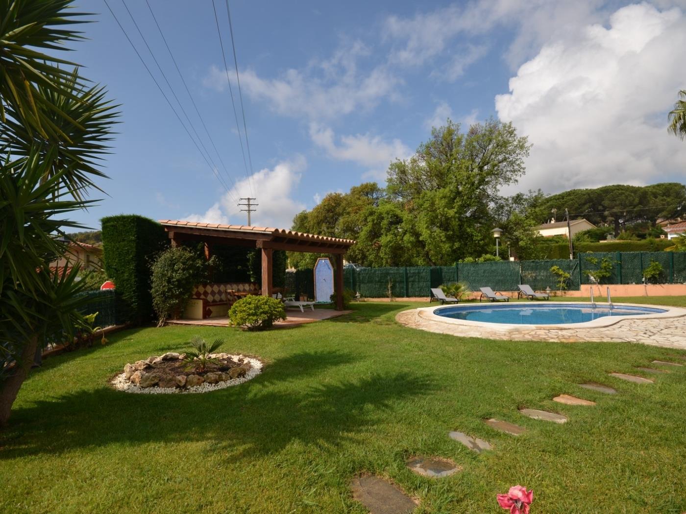 image VILLA CON PISCINA PRIVADA Y FANTASTICOS JARDINES 38