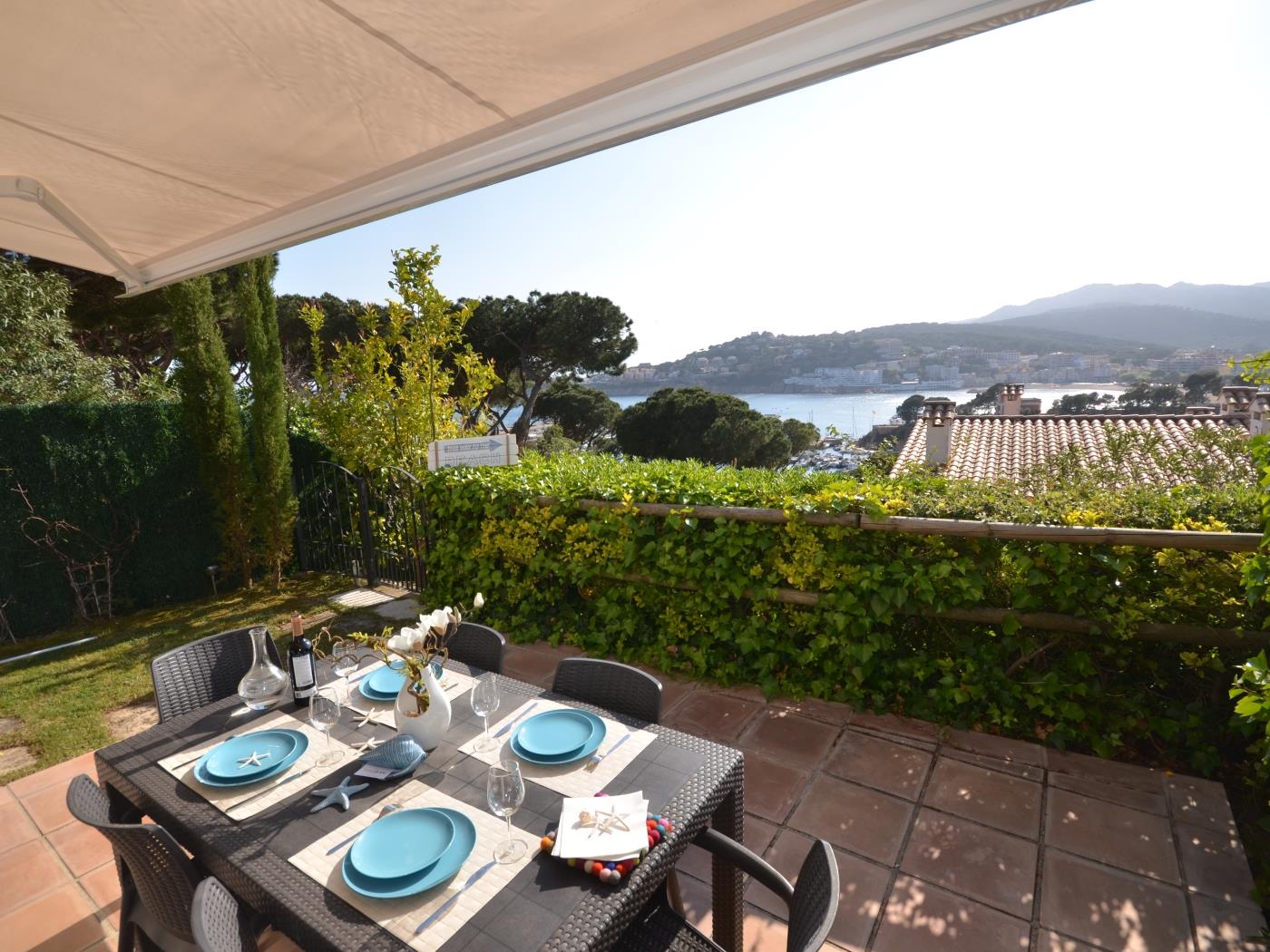 image (R2131) FANTASTIC VIEWS, AIR CONDITIONING, POOL AND WIFI 0