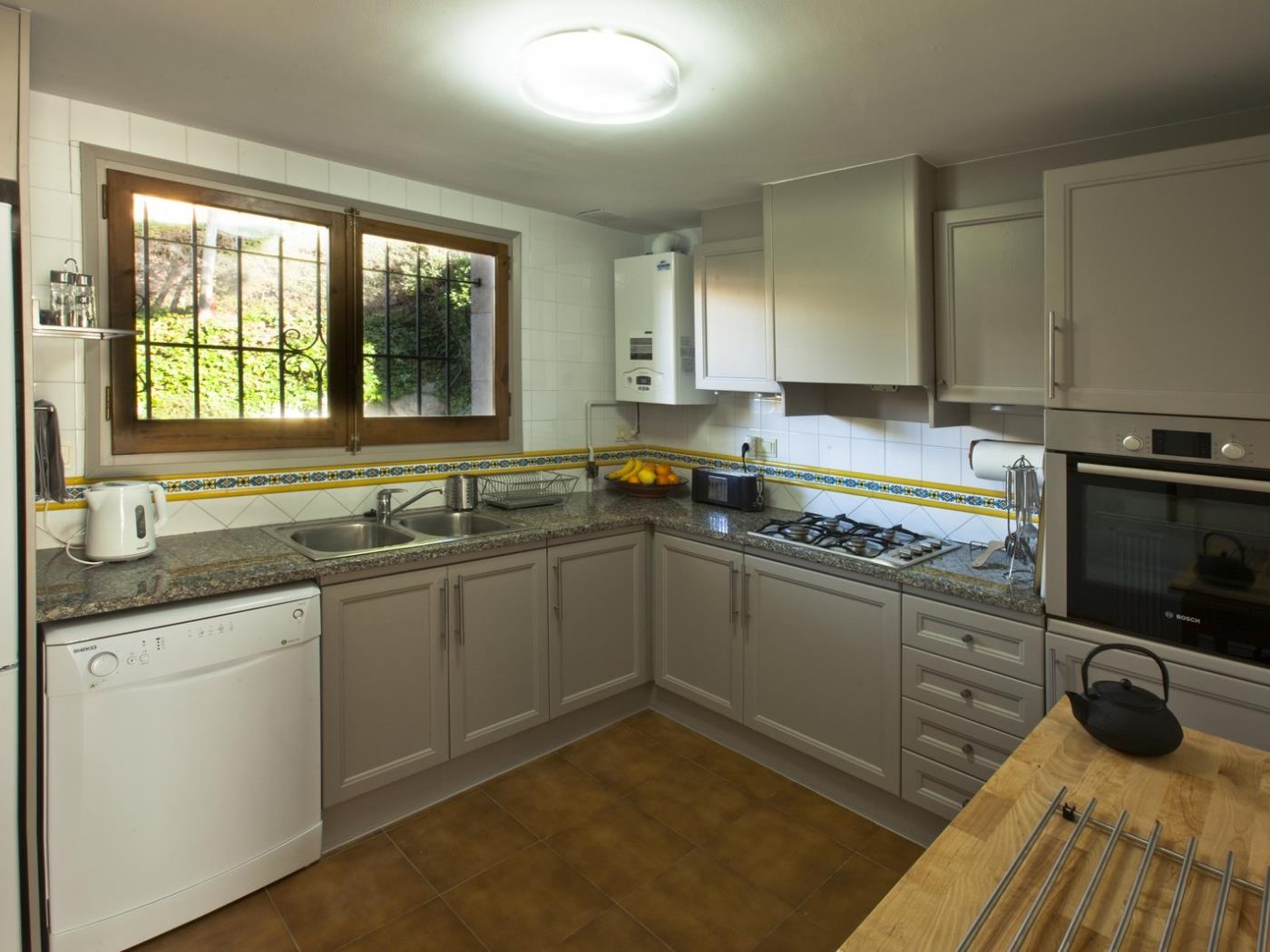 image (R2131) FANTASTIC VIEWS, AIR CONDITIONING, POOL AND WIFI 11