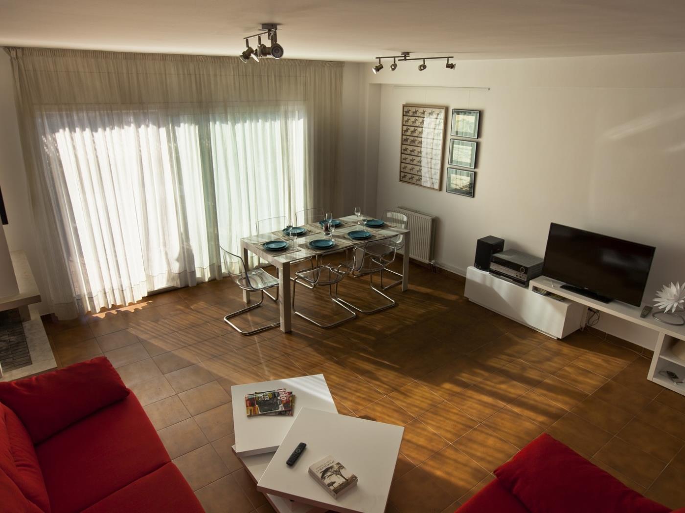 image (R2131) FANTASTIC VIEWS, AIR CONDITIONING, POOL AND WIFI 14