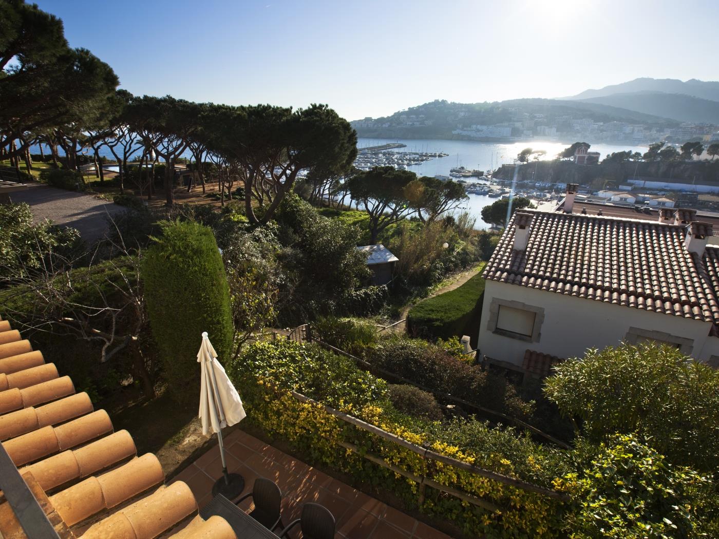 image (R2131) FANTASTIC VIEWS, AIR CONDITIONING, POOL AND WIFI 16