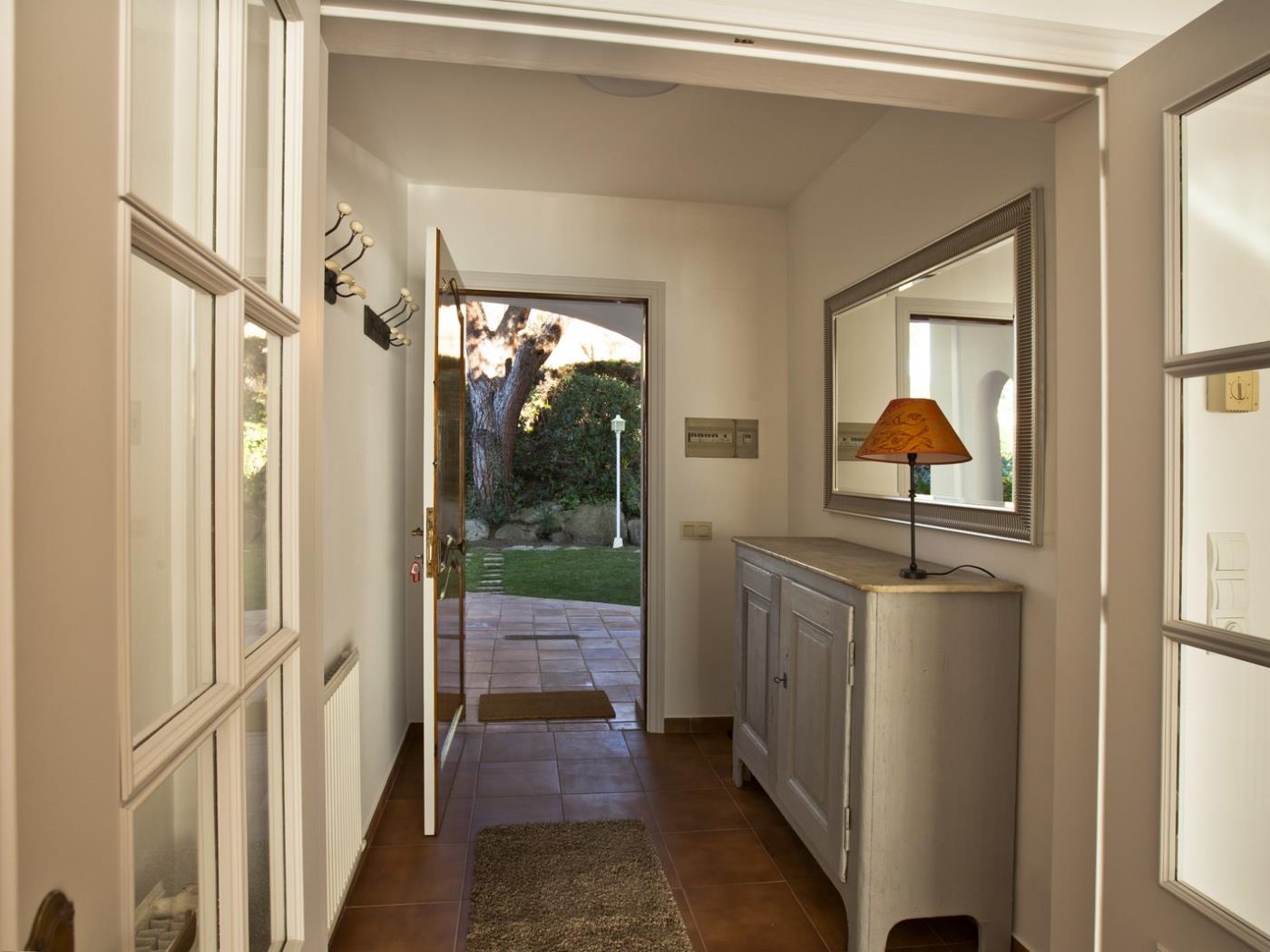 image (R2131) FANTASTIC VIEWS, AIR CONDITIONING, POOL AND WIFI 20