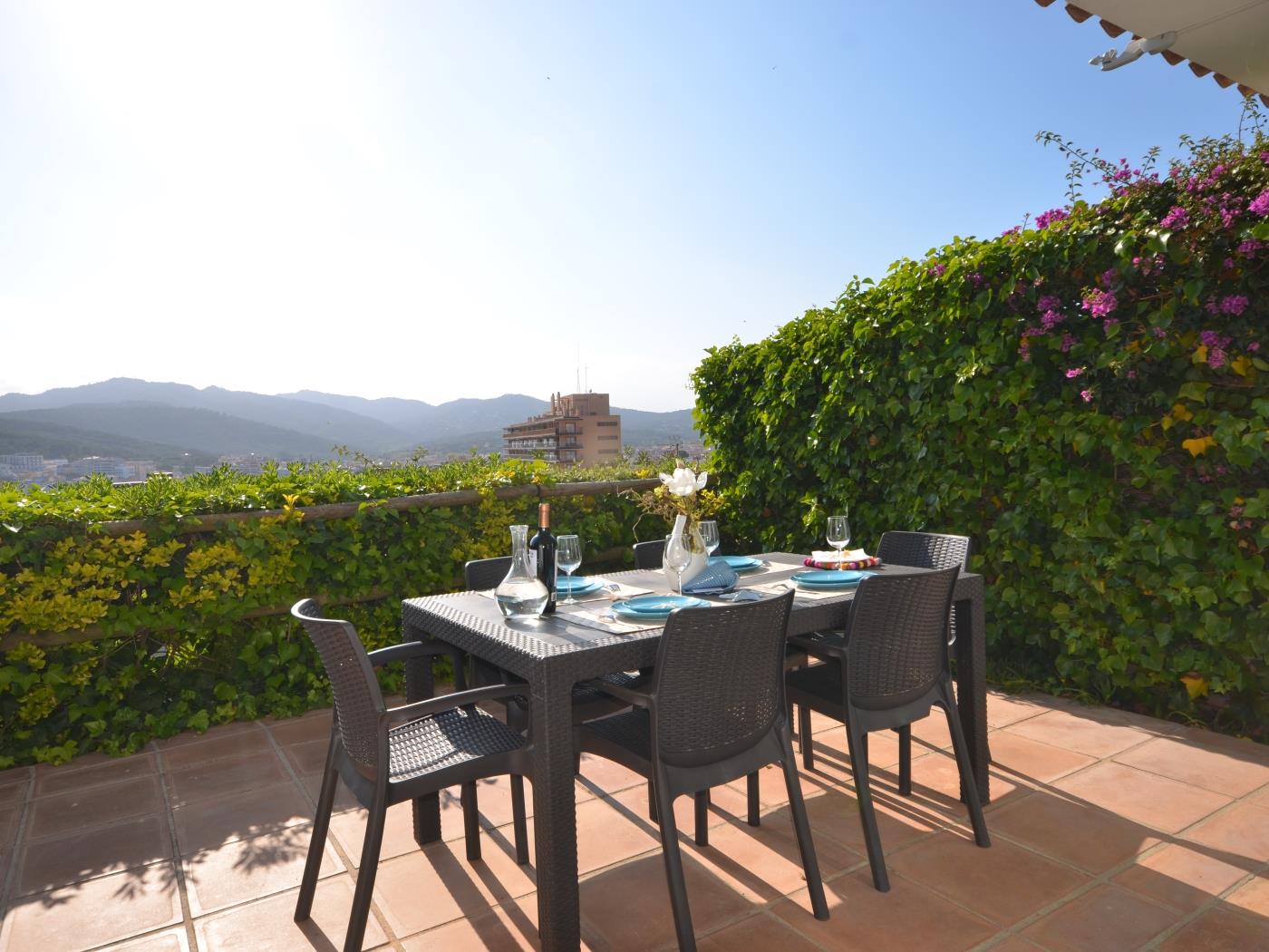 image (R2131) FANTASTIC VIEWS, AIR CONDITIONING, POOL AND WIFI 4