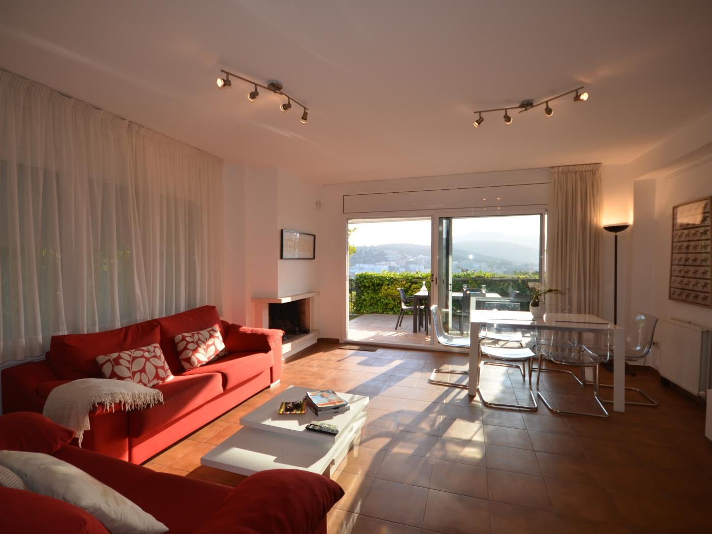 image (R2131) FANTASTIC VIEWS, AIR CONDITIONING, POOL AND WIFI 5