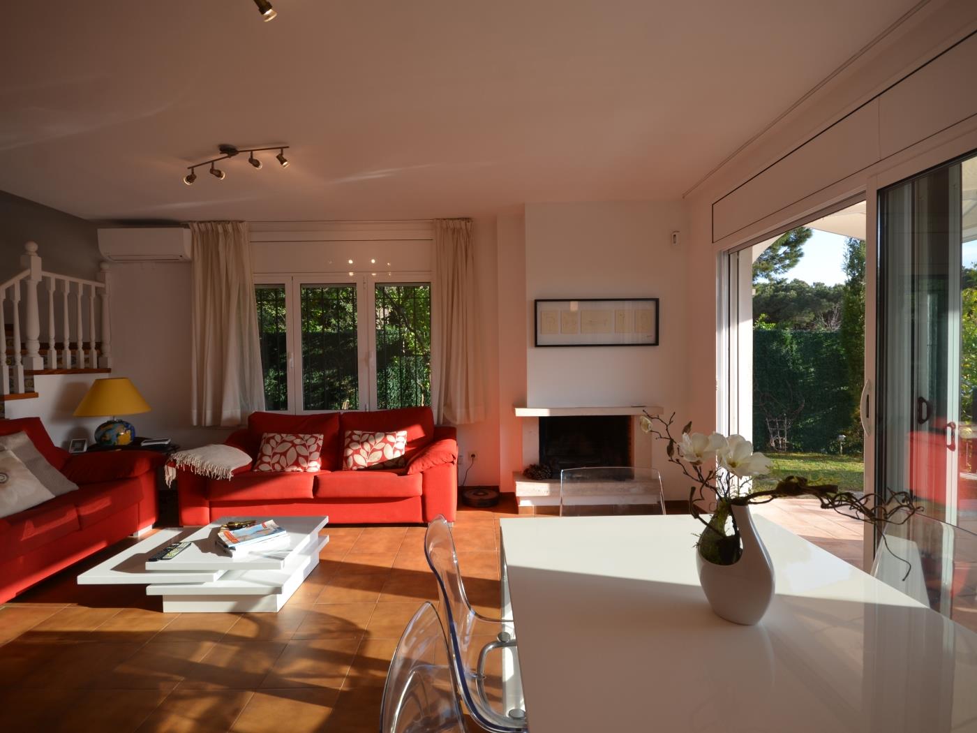 image (R2131) FANTASTIC VIEWS, AIR CONDITIONING, POOL AND WIFI 6
