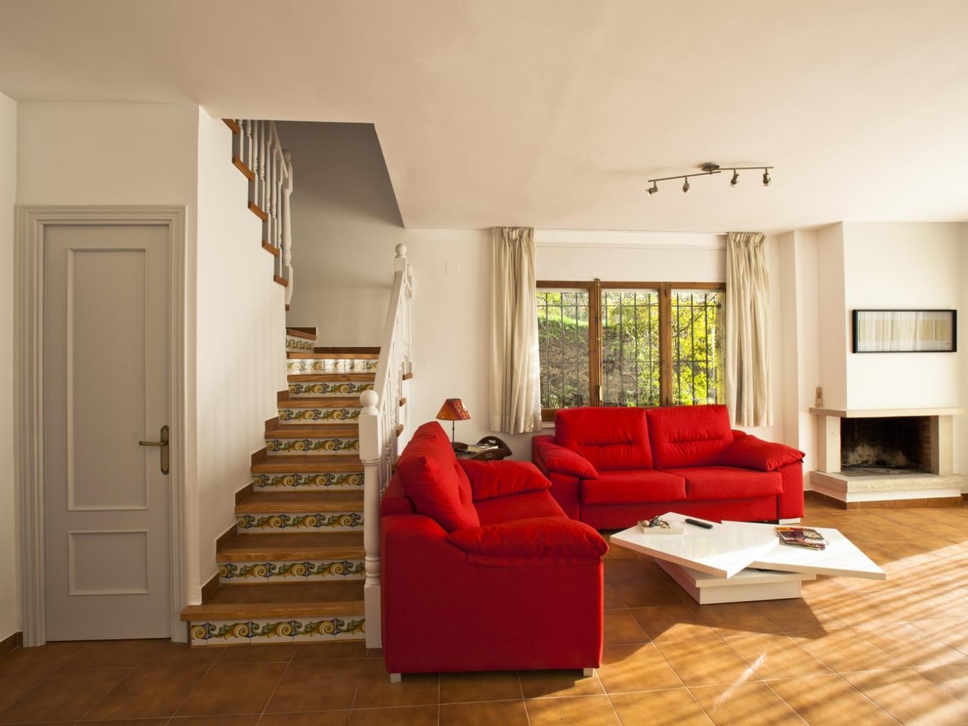image (R2131) FANTASTIC VIEWS, AIR CONDITIONING, POOL AND WIFI 9
