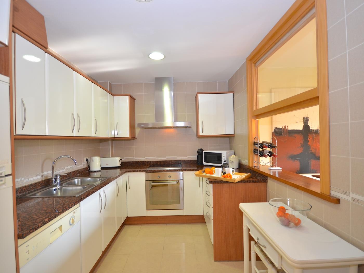 image Apartament amb pàrquing i gran terrasa privada 11
