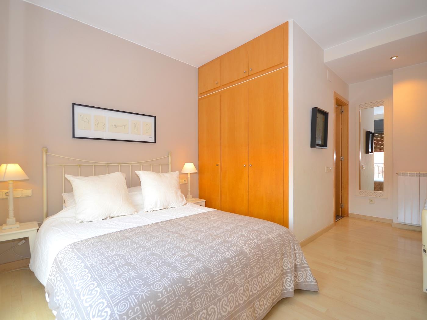 image Apartament amb pàrquing i gran terrasa privada 16