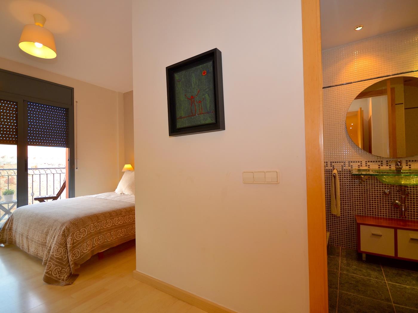 image Apartament amb pàrquing i gran terrasa privada 22