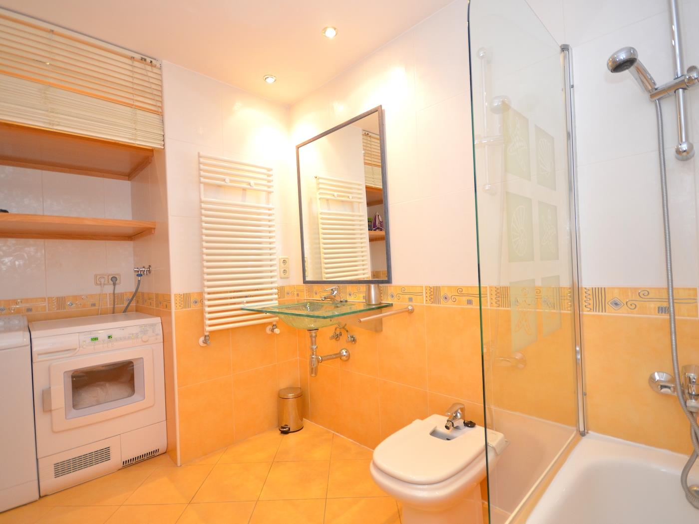 image Apartament amb pàrquing i gran terrasa privada 23