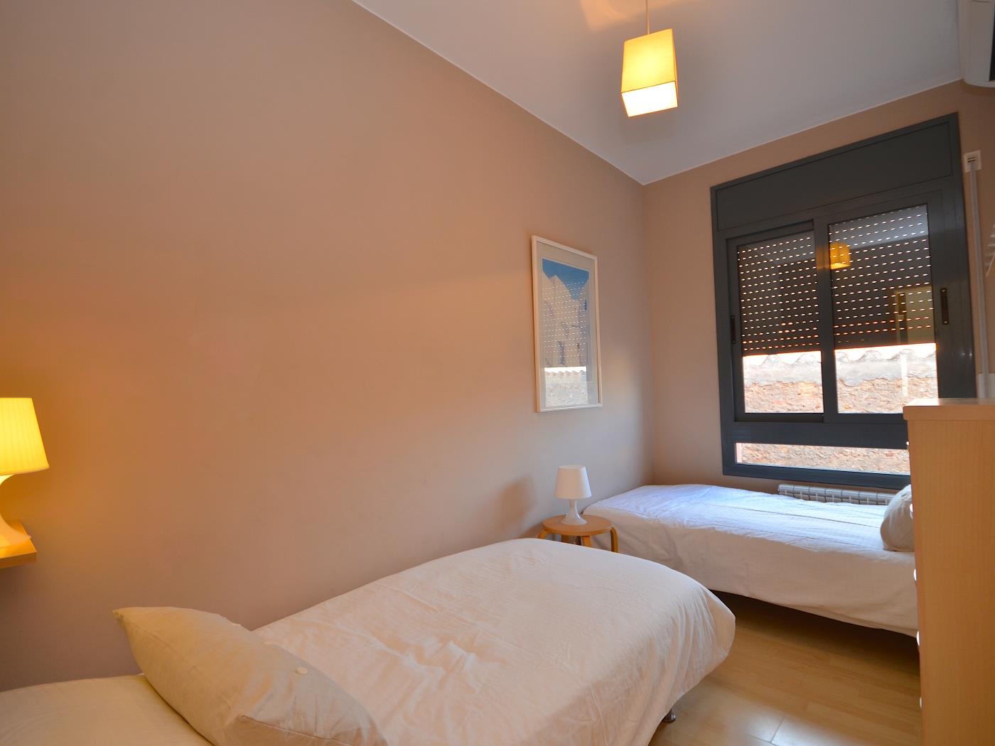 image Apartament amb pàrquing i gran terrasa privada 24