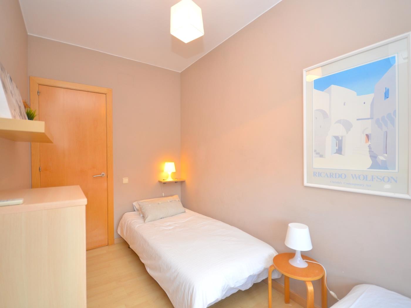 image Apartament amb pàrquing i gran terrasa privada 25
