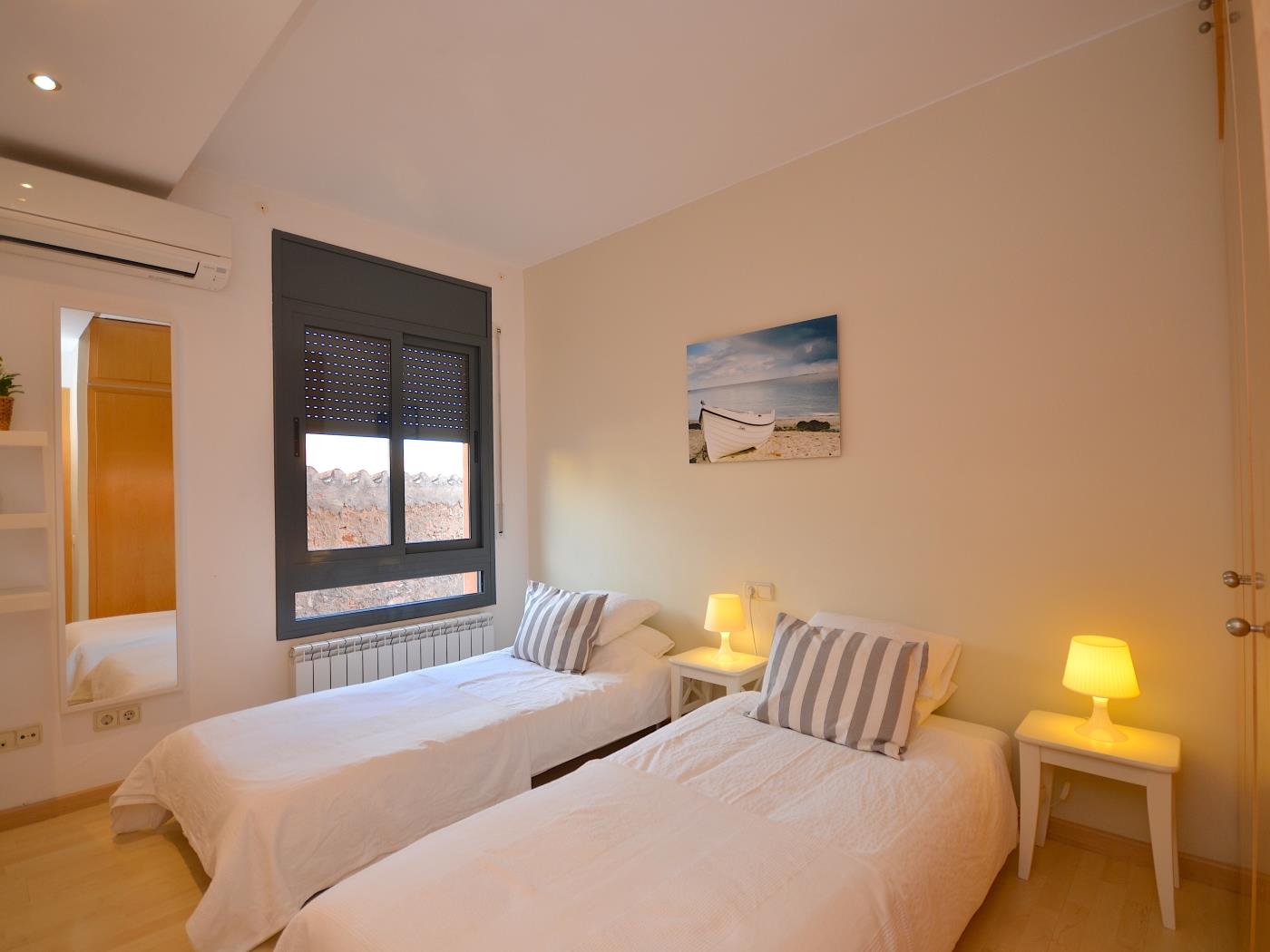 image Apartament amb pàrquing i gran terrasa privada 26