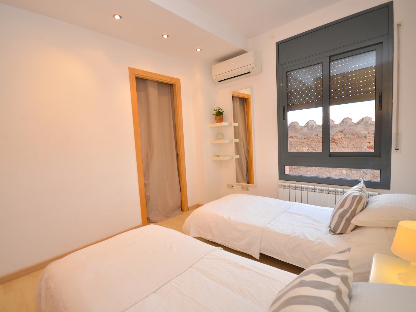 image Apartament amb pàrquing i gran terrasa privada 29