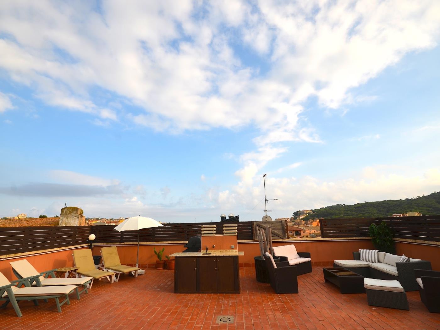 image Apartament amb pàrquing i gran terrasa privada 5