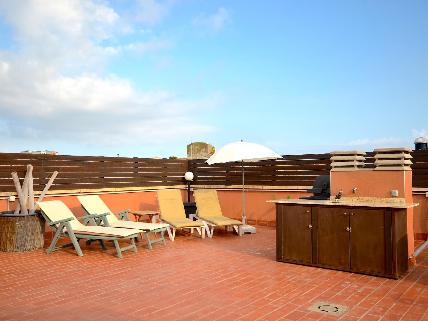 image Apartament amb pàrquing i gran terrasa privada 6