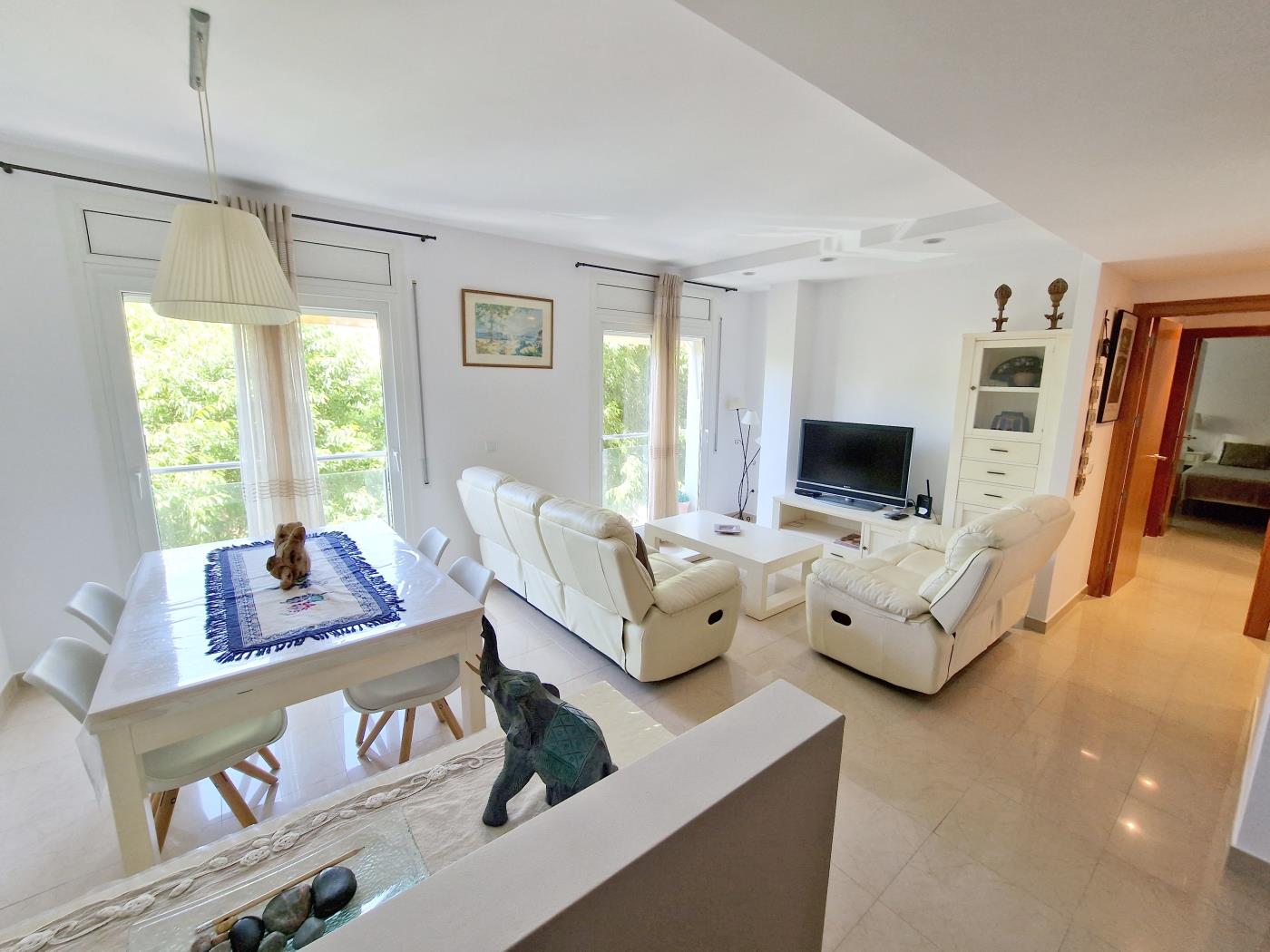 image APARTMENT WITH PARKING CLOSE TO THE CENTER AND TO THE BEACH 0