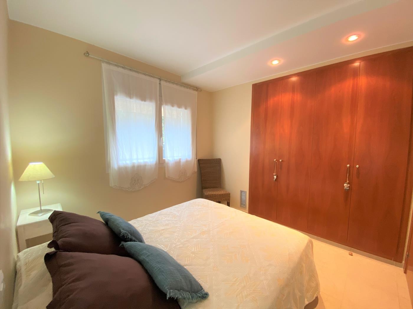 image APARTMENT WITH PARKING CLOSE TO THE CENTER AND TO THE BEACH 10