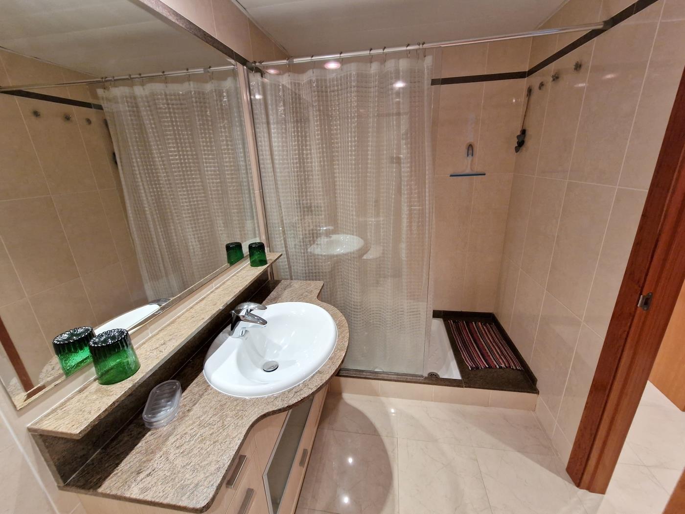 image APARTMENT WITH PARKING CLOSE TO THE CENTER AND TO THE BEACH 13
