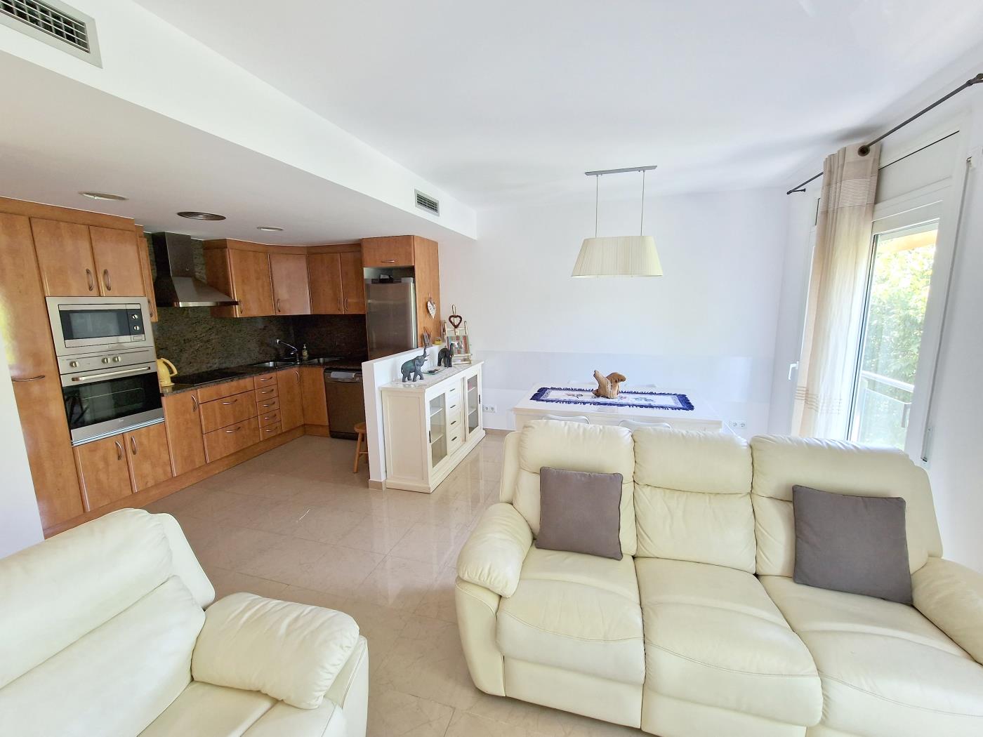 image APARTMENT WITH PARKING CLOSE TO THE CENTER AND TO THE BEACH 1