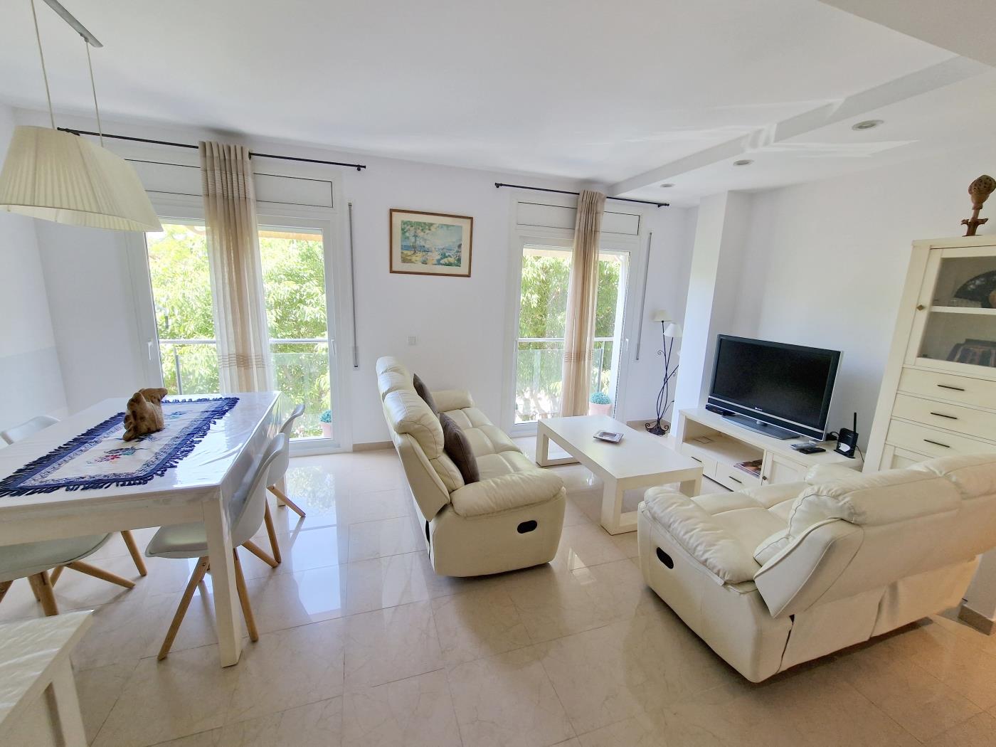 image APARTMENT WITH PARKING CLOSE TO THE CENTER AND TO THE BEACH 3