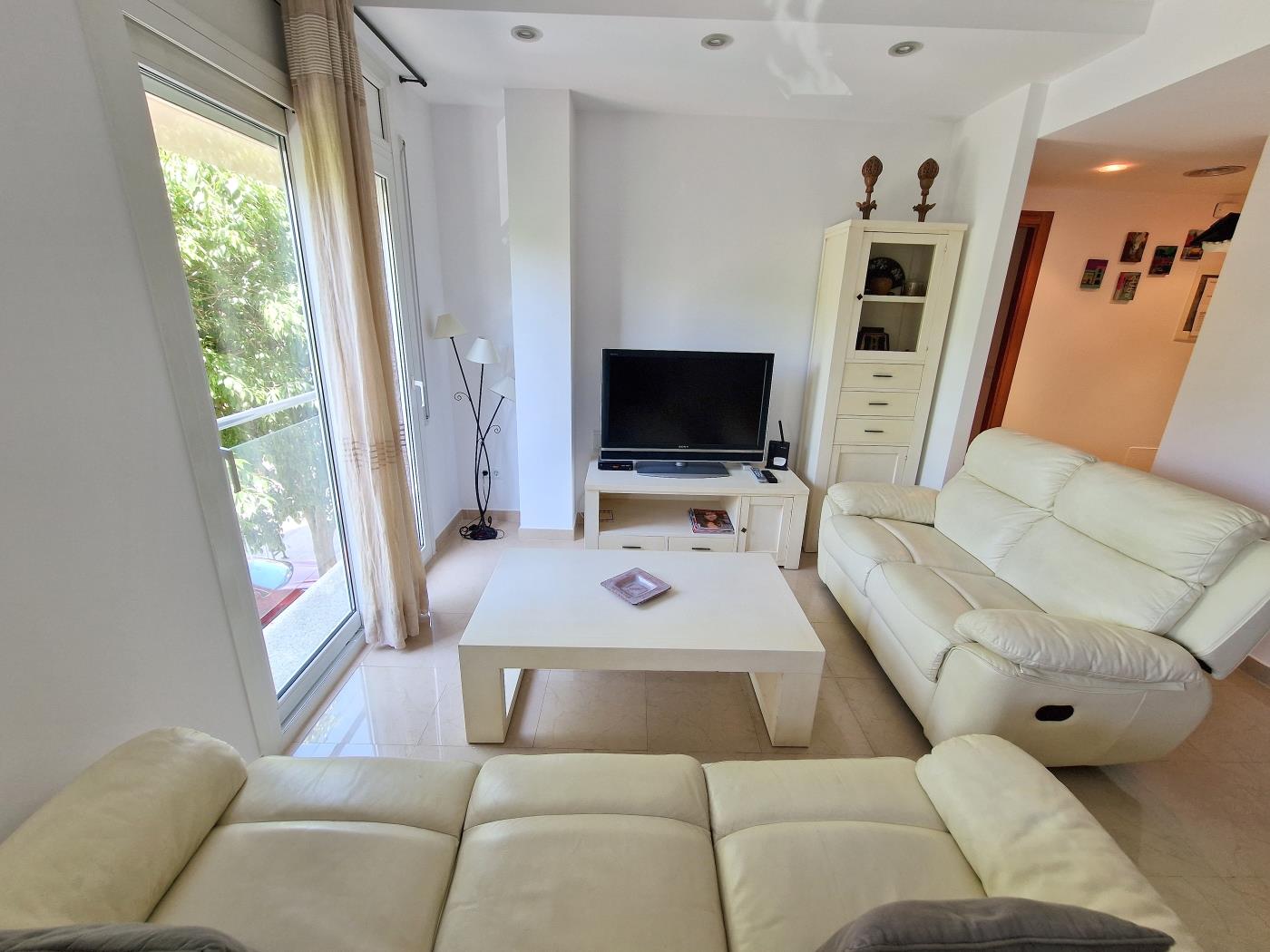image APARTMENT WITH PARKING CLOSE TO THE CENTER AND TO THE BEACH 4