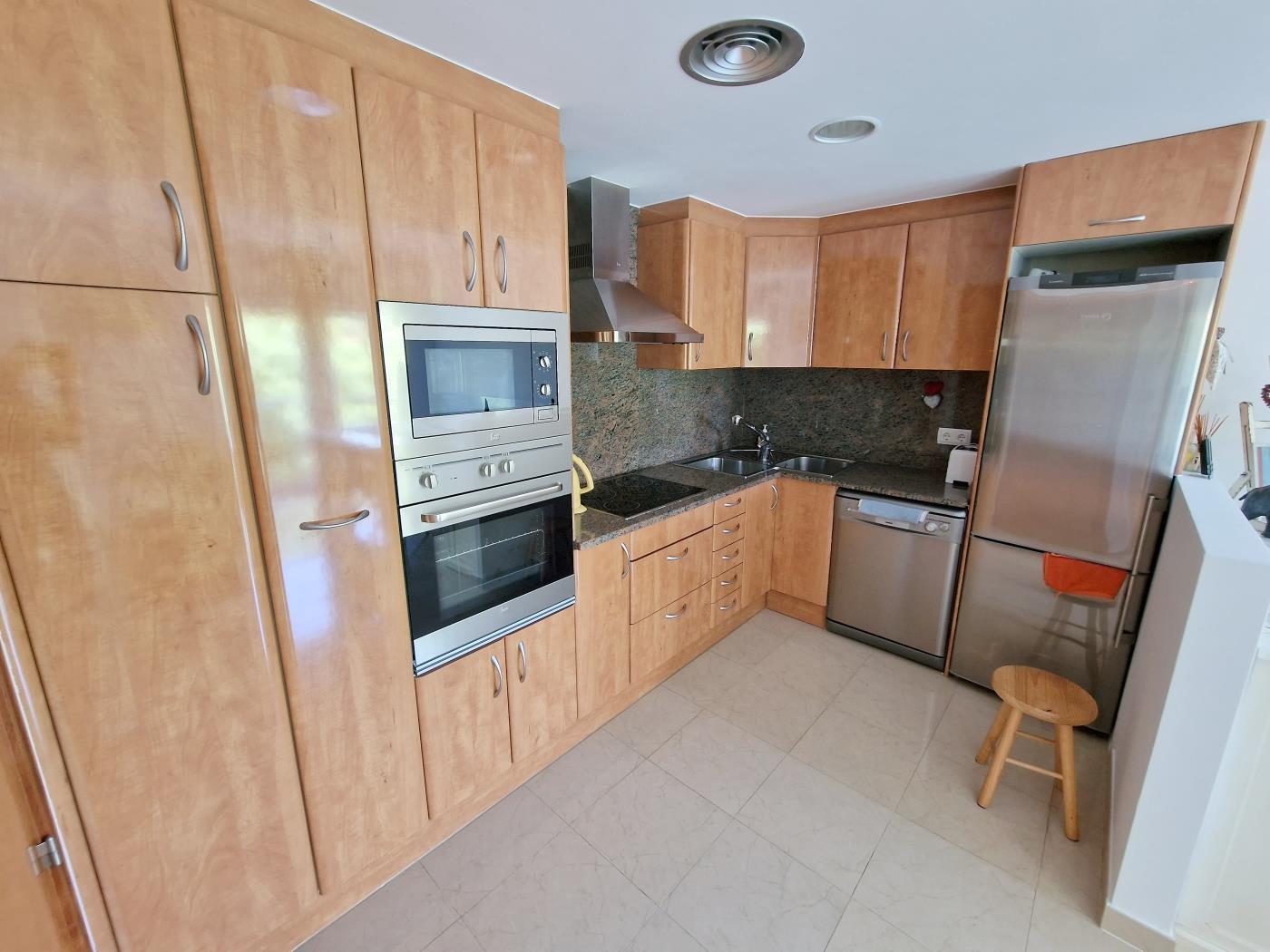 image APARTMENT WITH PARKING CLOSE TO THE CENTER AND TO THE BEACH 6