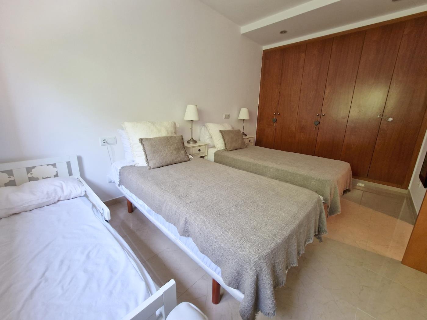 image APARTMENT WITH PARKING CLOSE TO THE CENTER AND TO THE BEACH 7