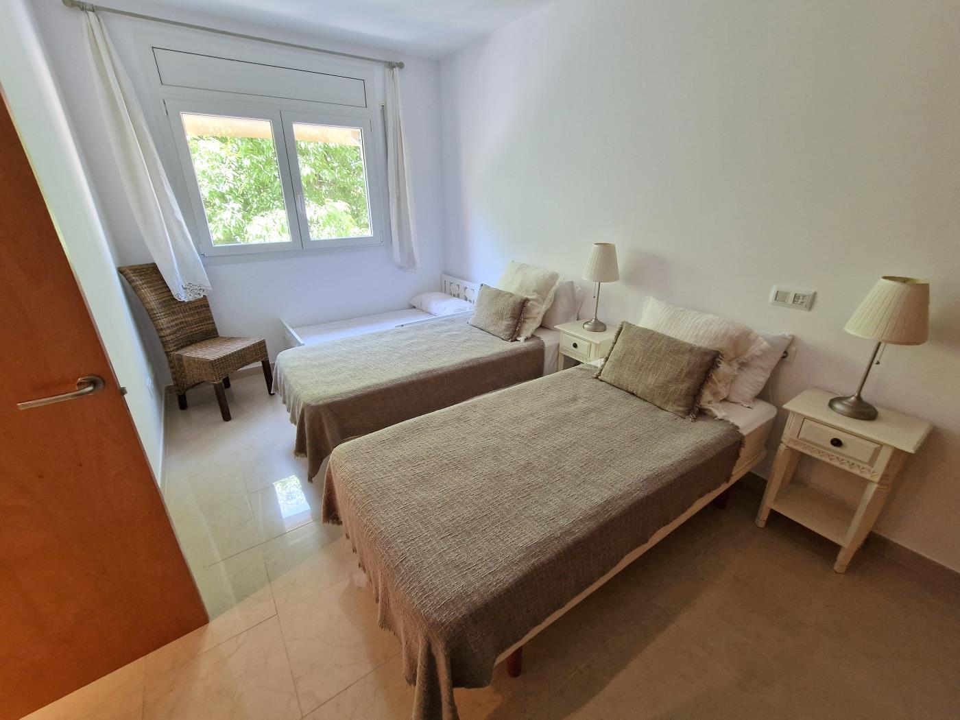 image APARTMENT WITH PARKING CLOSE TO THE CENTER AND TO THE BEACH 8