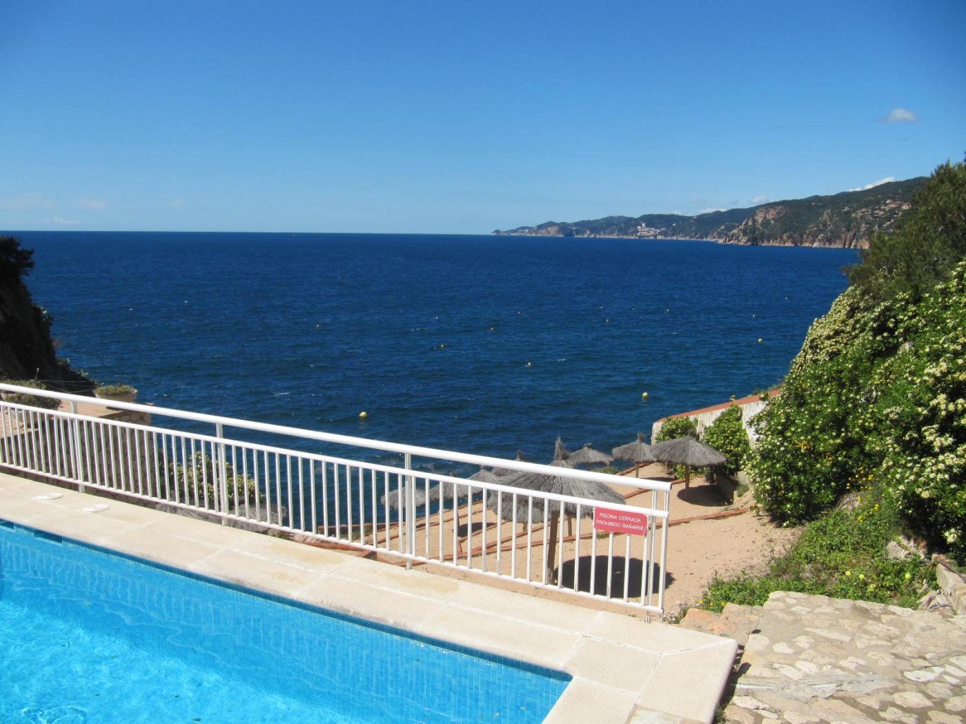 image APARTMENT AT WALKING DISTANCE FROM THE BEACH AND POOL 2