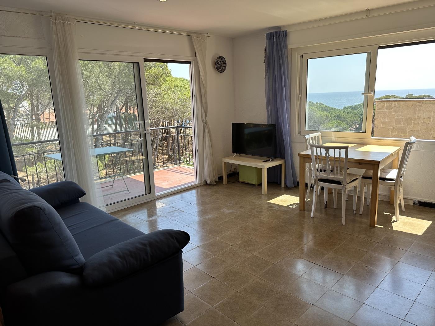 image APARTMENT AT WALKING DISTANCE FROM THE BEACH AND POOL 4