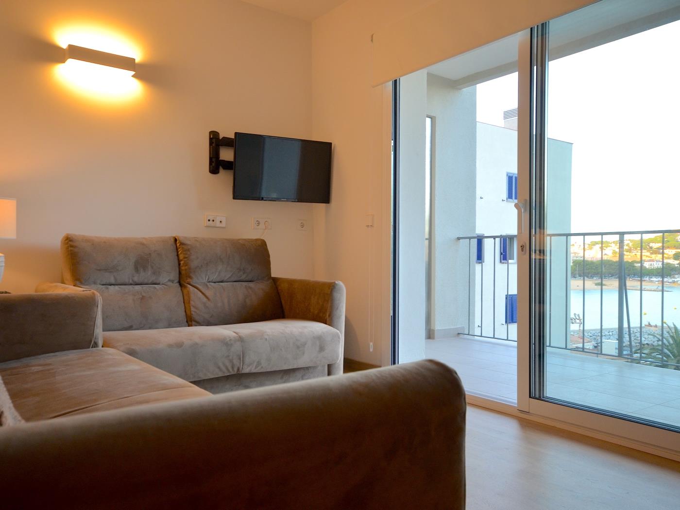 image IDÉAL APPARTEMENT RÉFORMÉ EN PREMIÈRE LIGNE DE MER 2