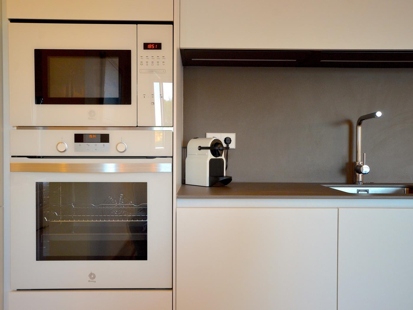 image IDÉAL APPARTEMENT RÉFORMÉ EN PREMIÈRE LIGNE DE MER 4