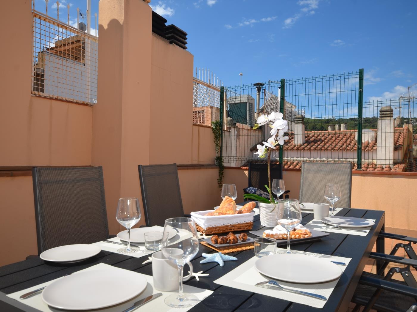 image Duplex in town center, great terrace and parking. 0