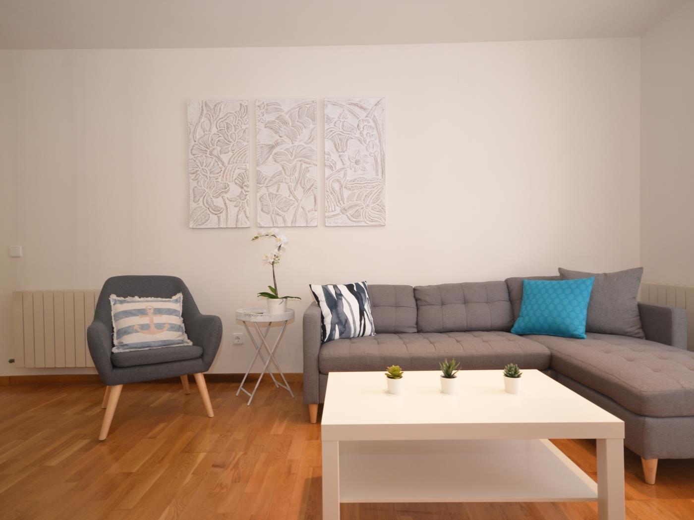image Duplex in town center, great terrace and parking. 3