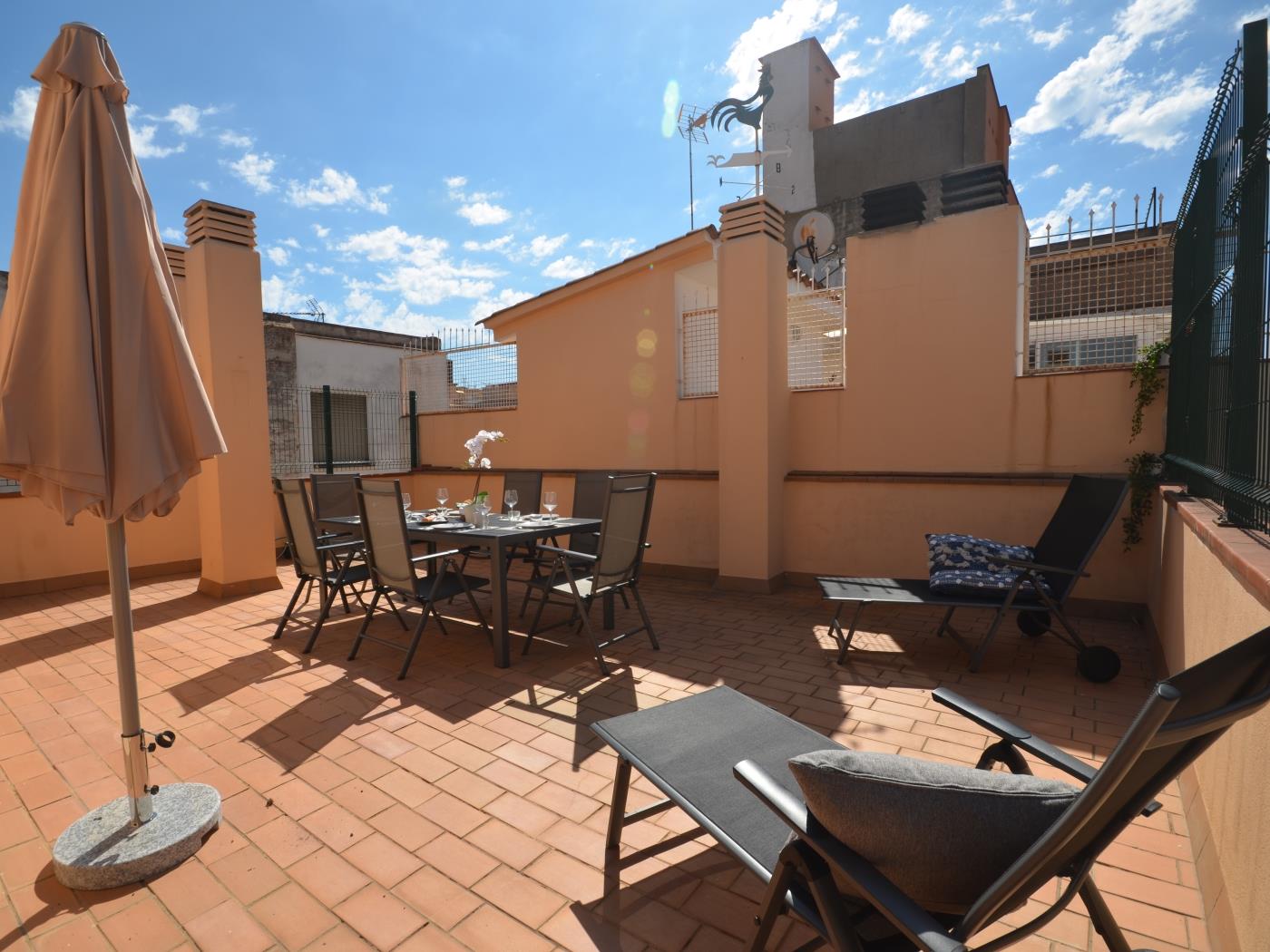 image Duplex in town center, great terrace and parking. 4