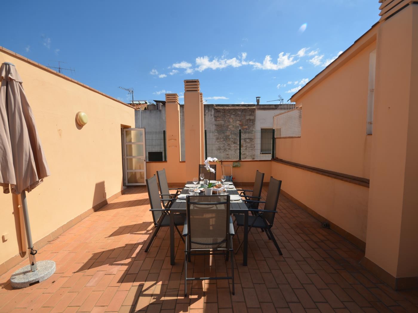 image Duplex in town center, great terrace and parking. 5