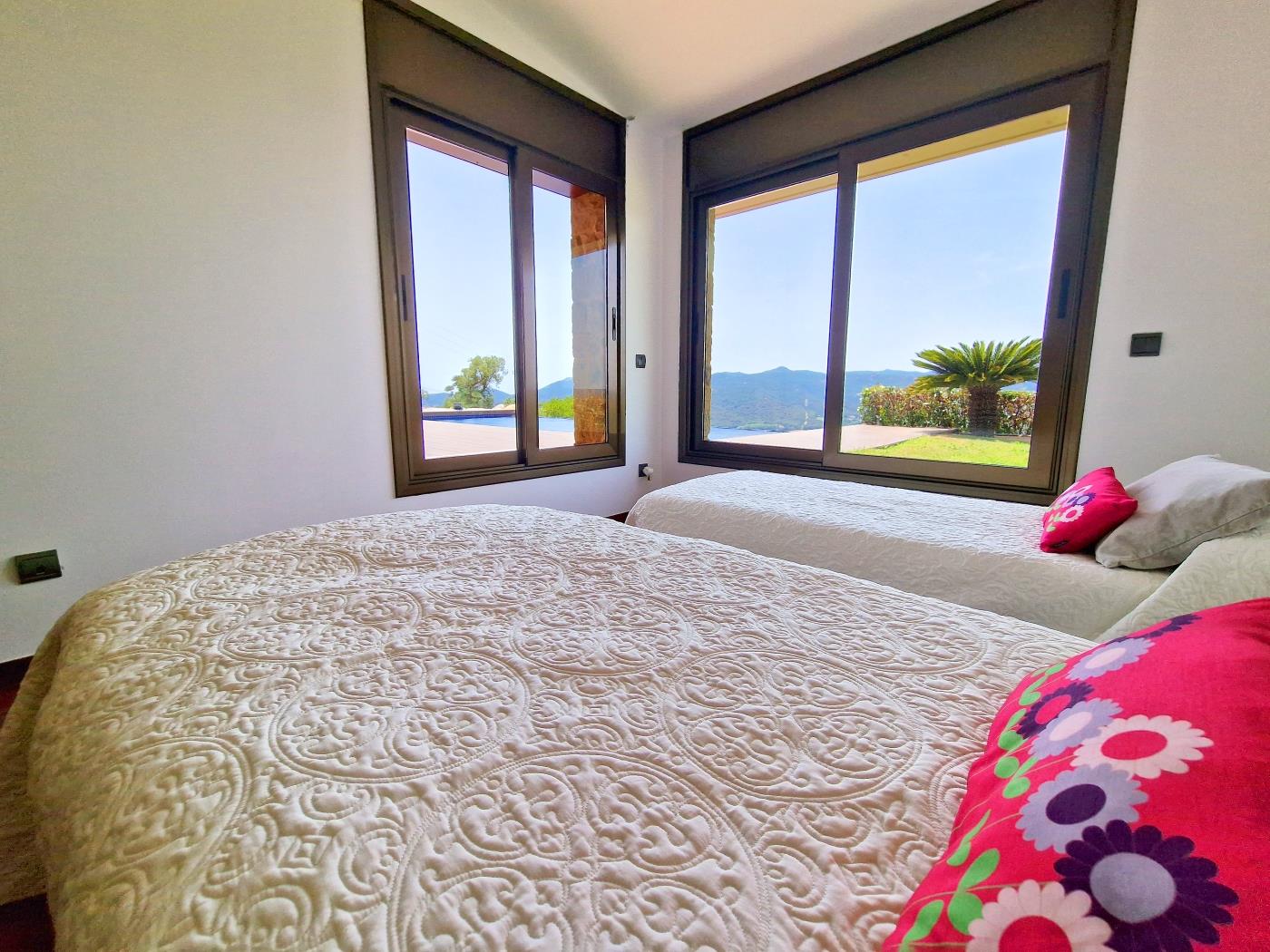 image VILLA CON PISCINA PRIVADA Y FANTÁSTICAS VISTAS AL MAR Y MONTAÑA 29