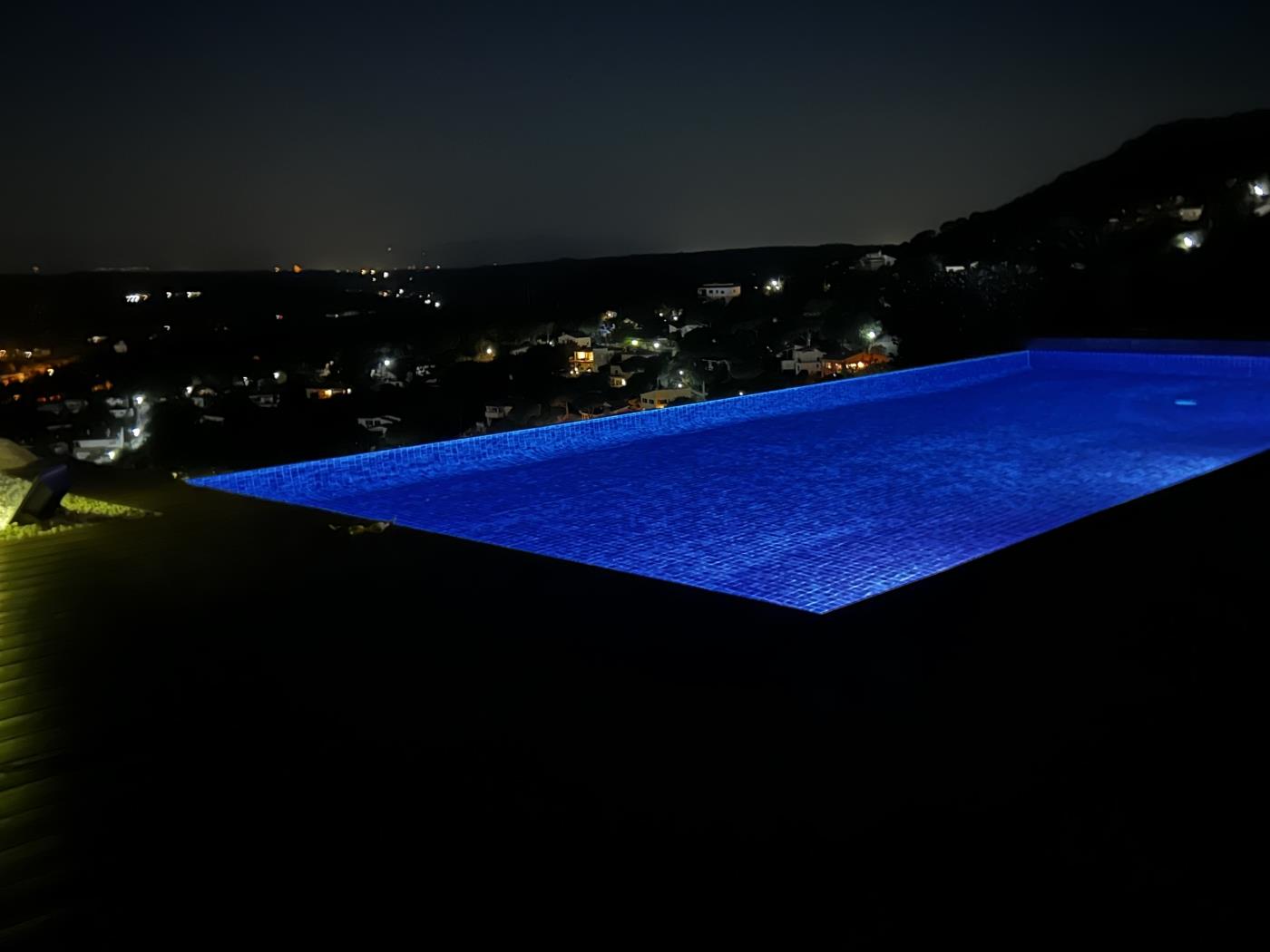 image VILLA CON PISCINA PRIVADA Y FANTÁSTICAS VISTAS AL MAR Y MONTAÑA 3
