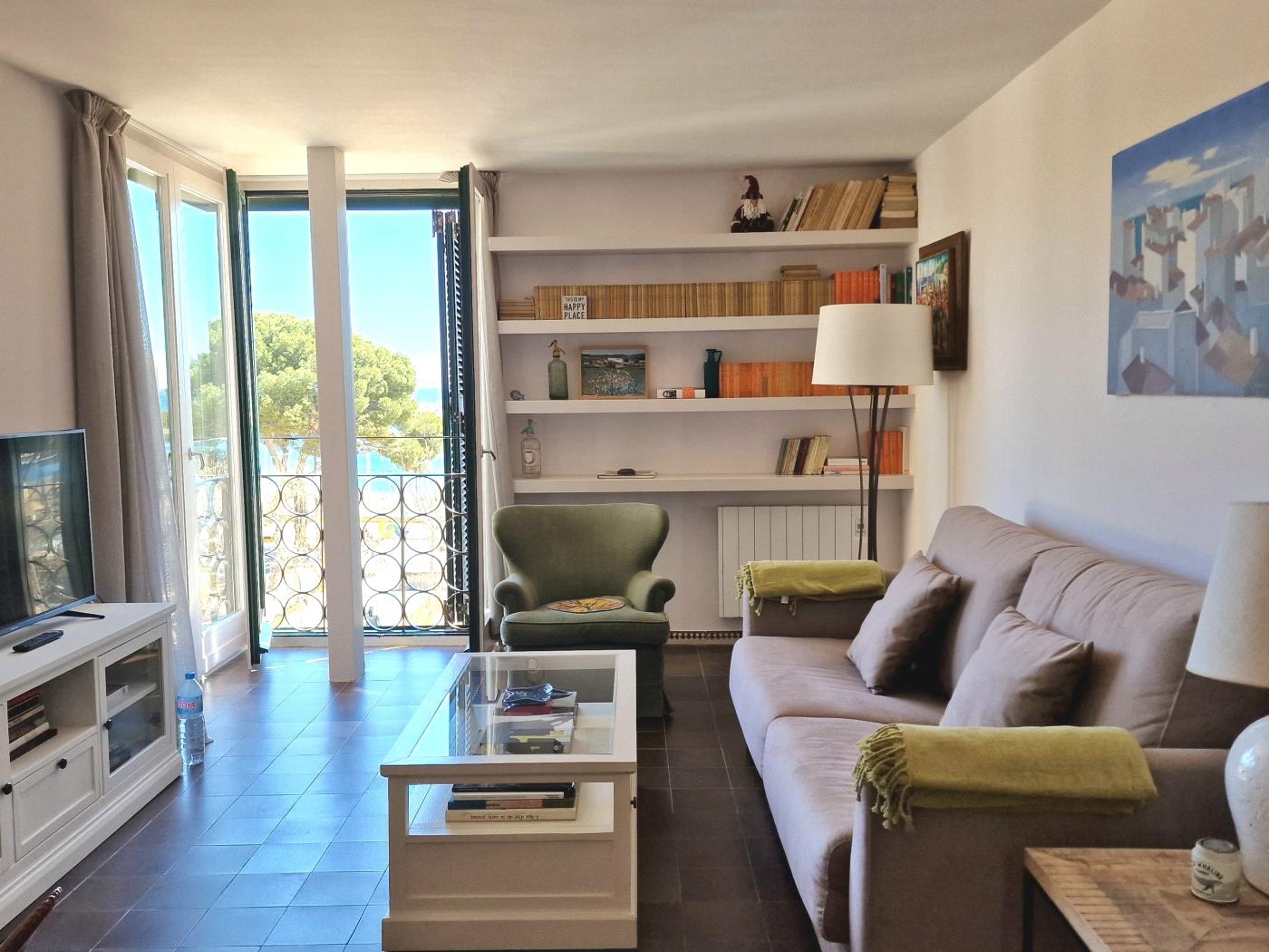 image Appartement DE LUXE en première LIGNE DE MER 2