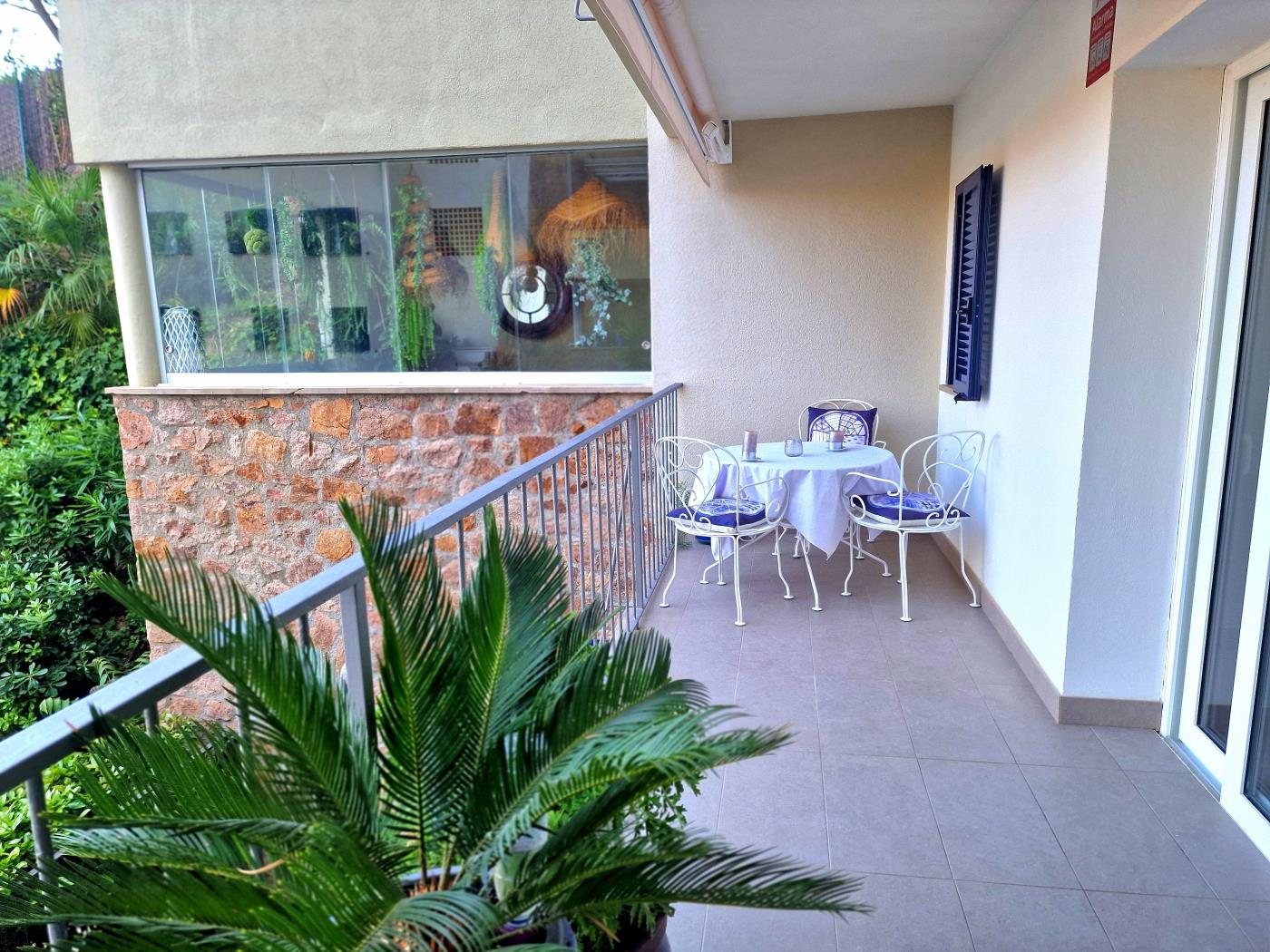 image MAGNIFICO APARTAMENTO A PRIMERA LINEA CON VISTAS AL MAR Y TERRAZA 13