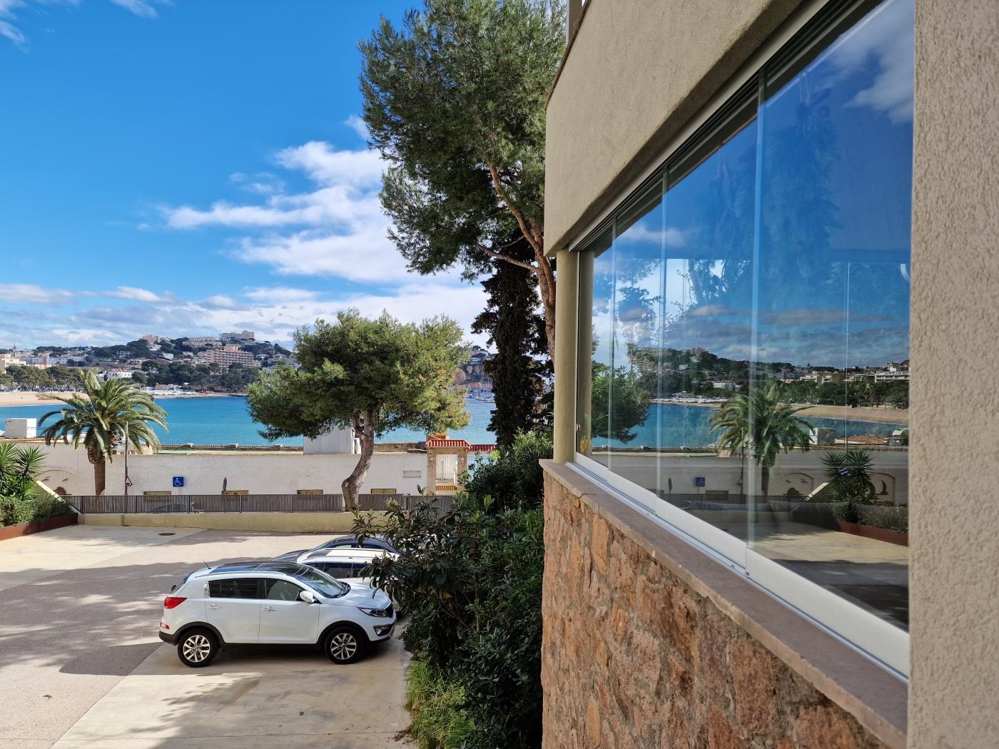 image MAGNIFICO APARTAMENTO A PRIMERA LINEA CON VISTAS AL MAR Y TERRAZA 3