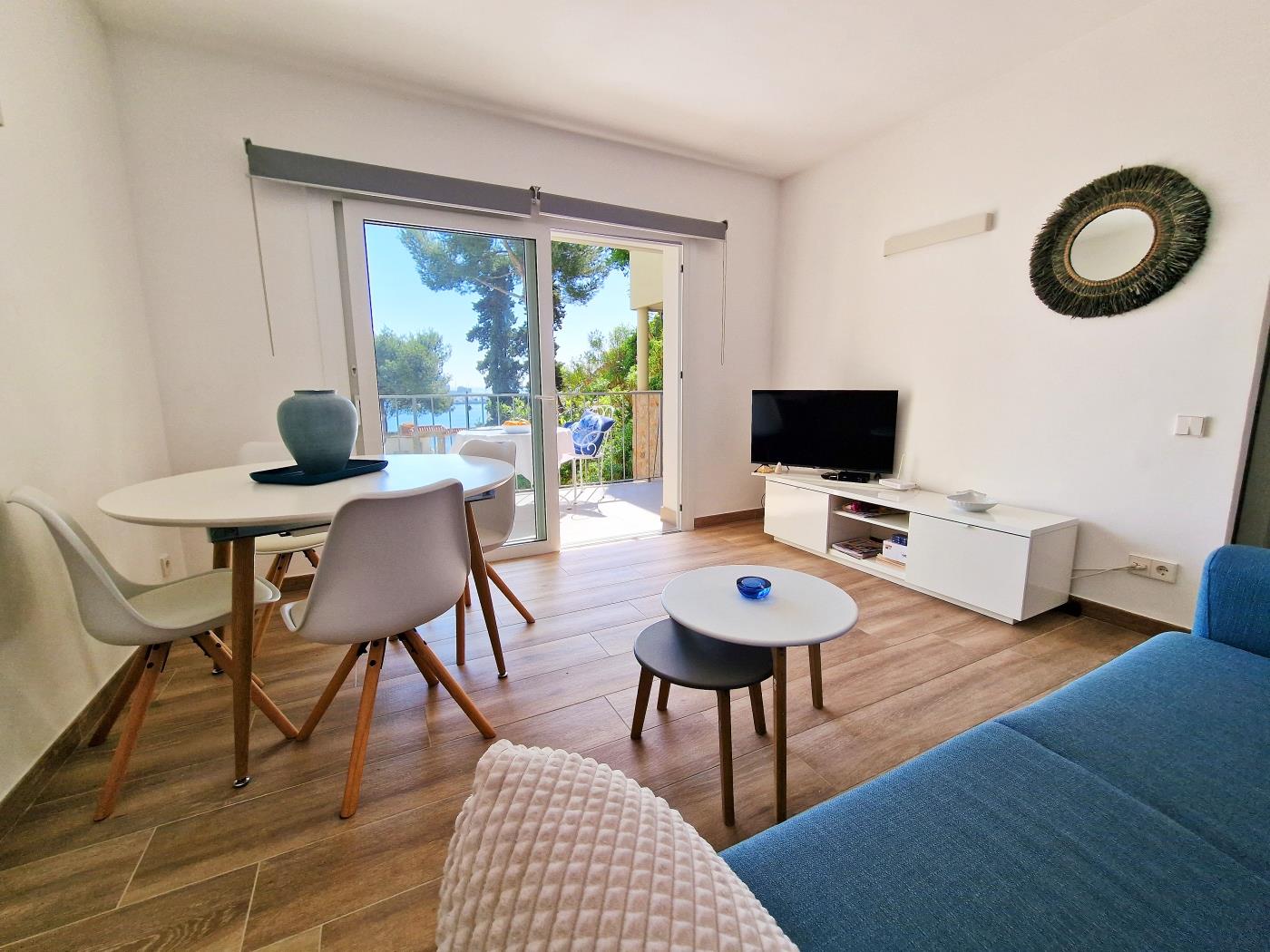 image MAGNIFICO APARTAMENTO A PRIMERA LINEA CON VISTAS AL MAR Y TERRAZA 8