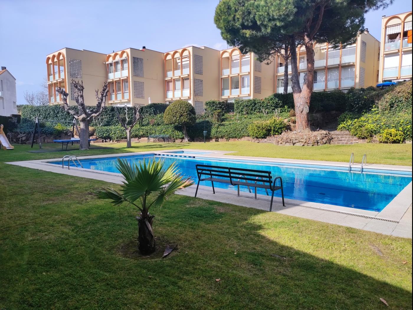 image APARTAMENTO CON TERRAZA Y PISCINA COMUNITARIA EN S'AGARO 0