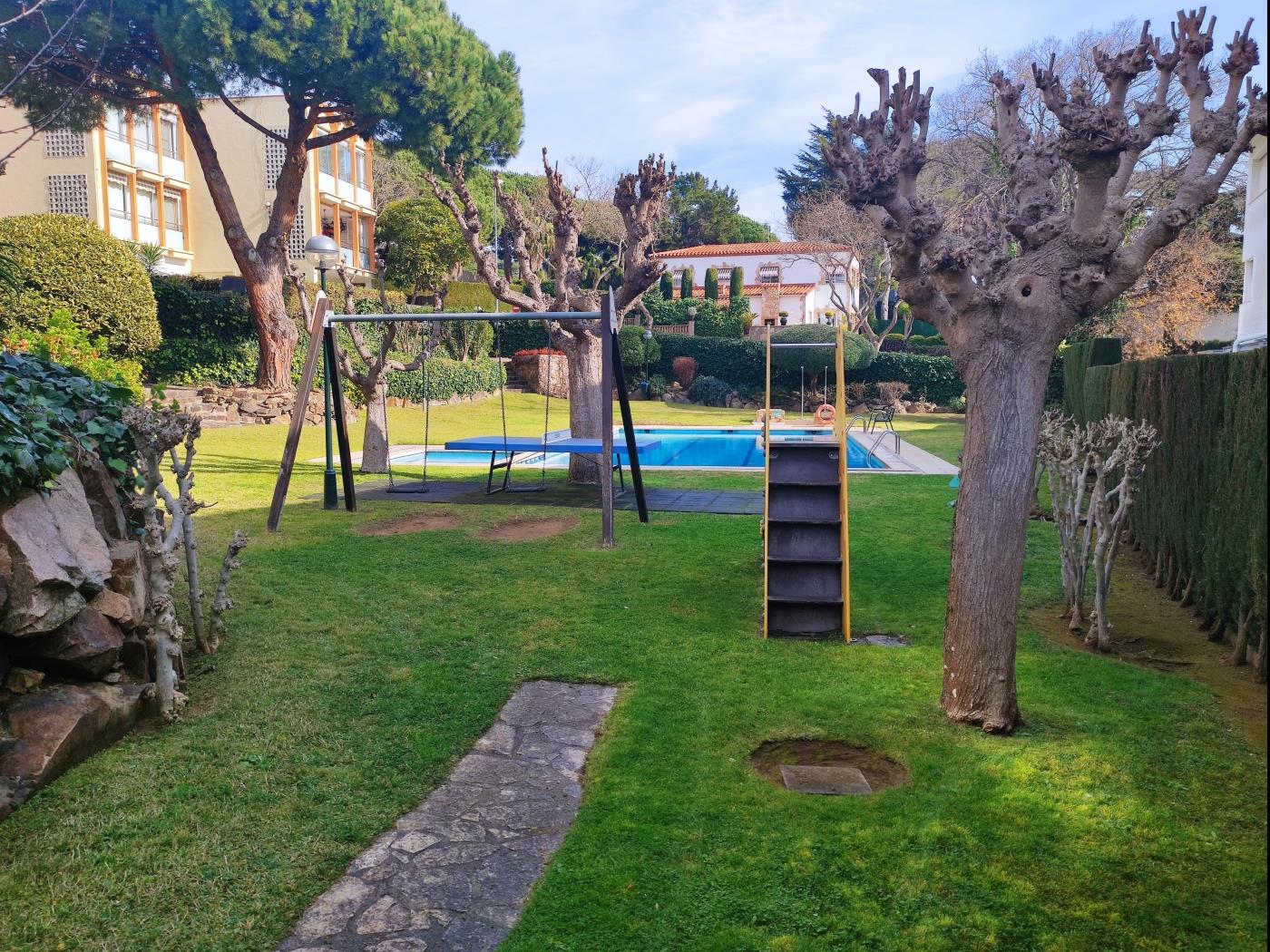image APARTAMENTO CON TERRAZA Y PISCINA COMUNITARIA EN S'AGARO 14