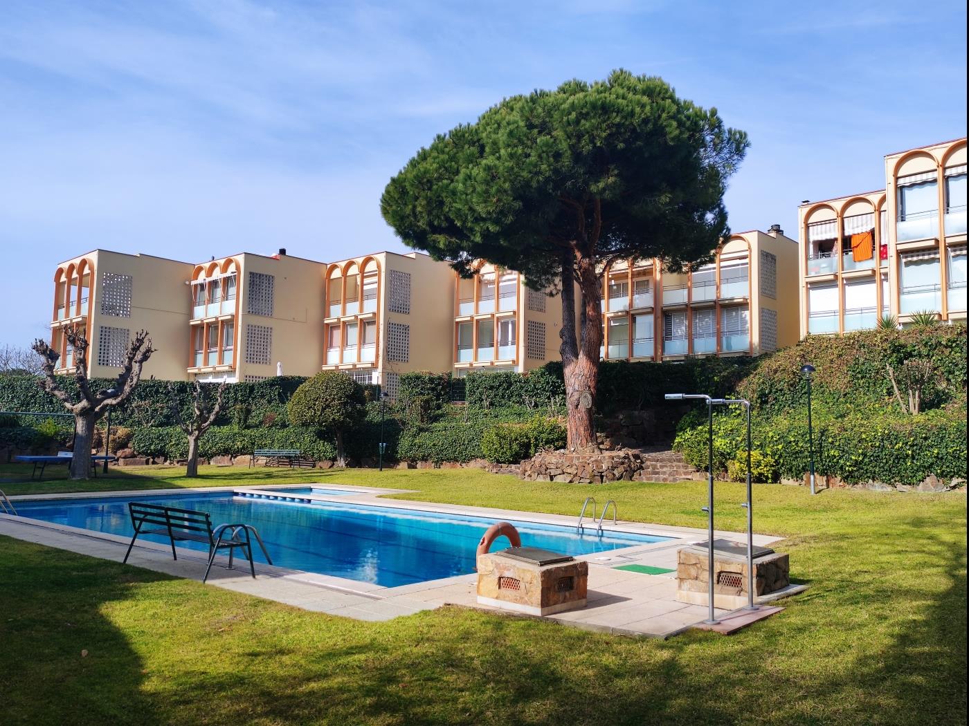 image APARTAMENTO CON TERRAZA Y PISCINA COMUNITARIA EN S'AGARO 15